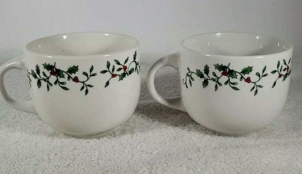 Royal Seasons Coffee Tea Cocoa Cups Christmas Holly Berry Mug Set of 2 Stoneware